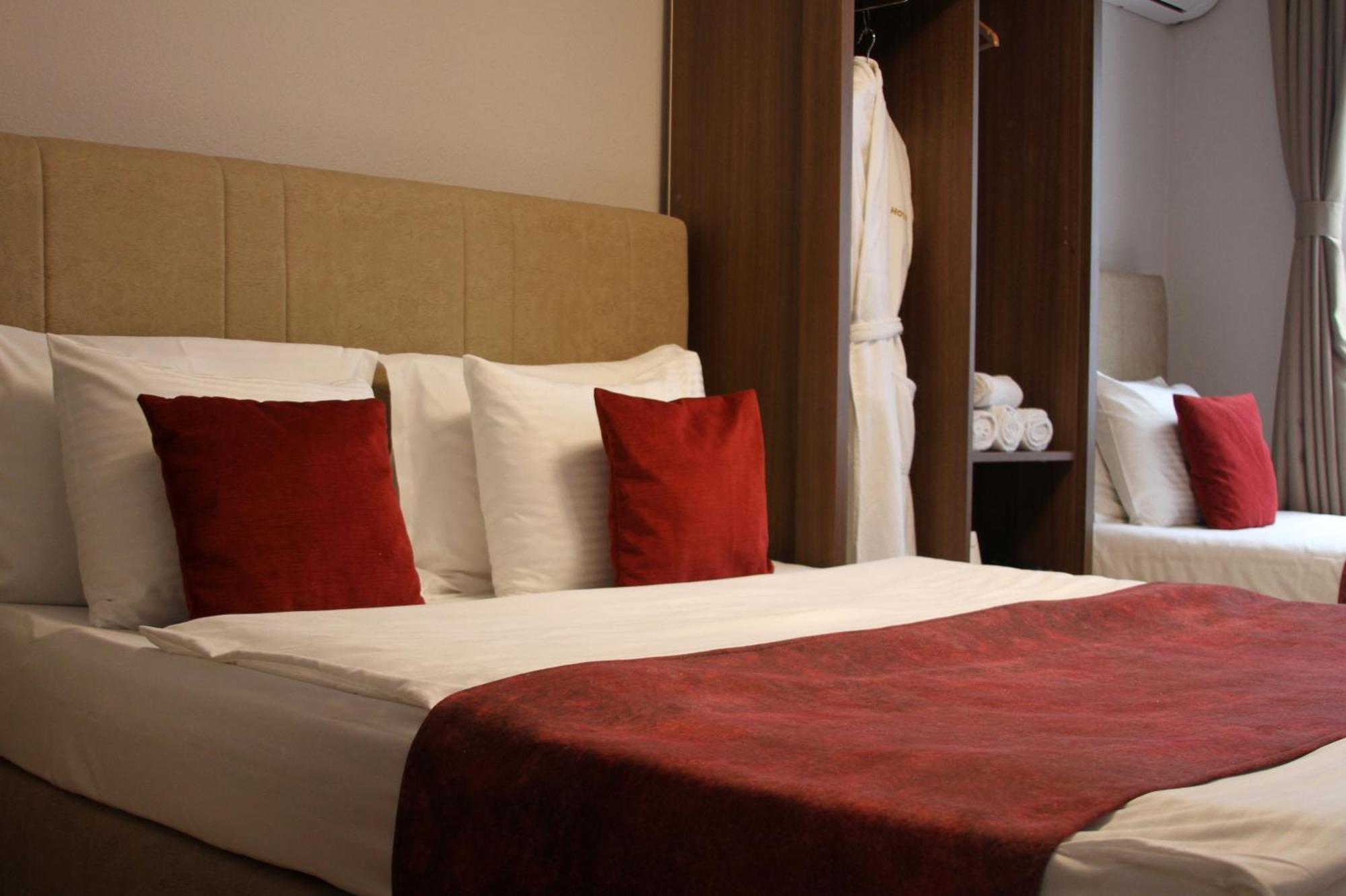 Hotel Driada Gjakova Екстер'єр фото