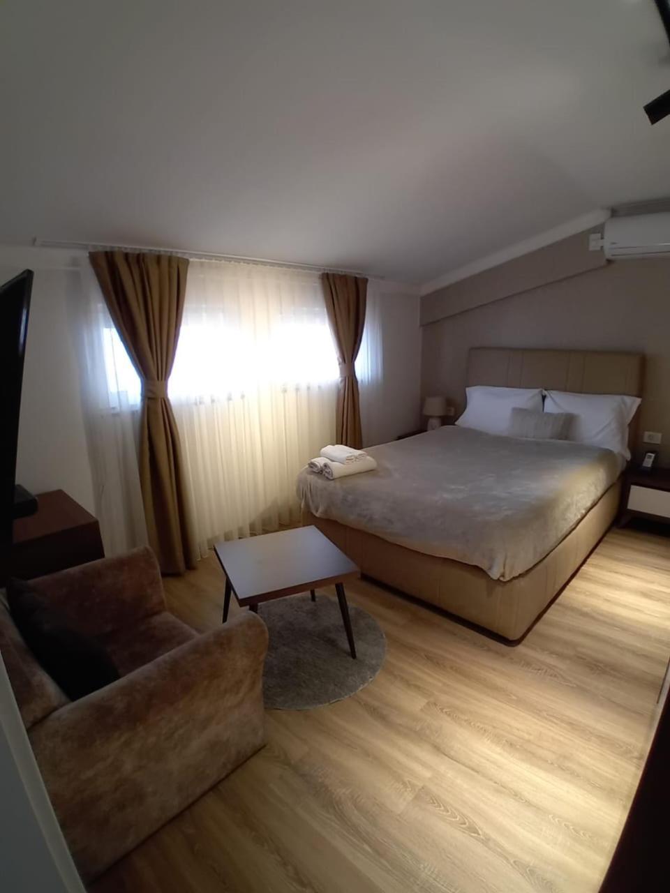 Hotel Driada Gjakova Екстер'єр фото
