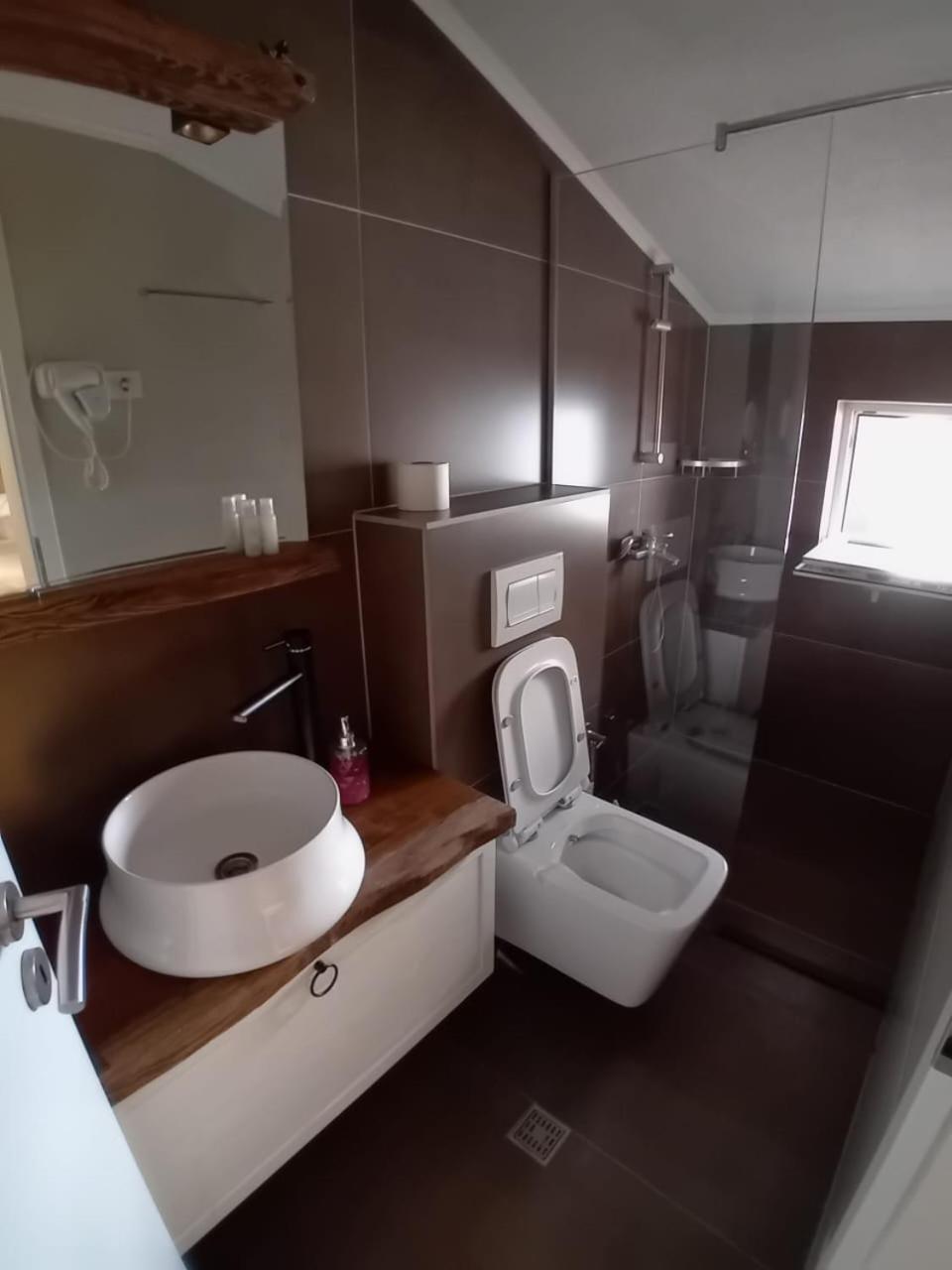 Hotel Driada Gjakova Екстер'єр фото
