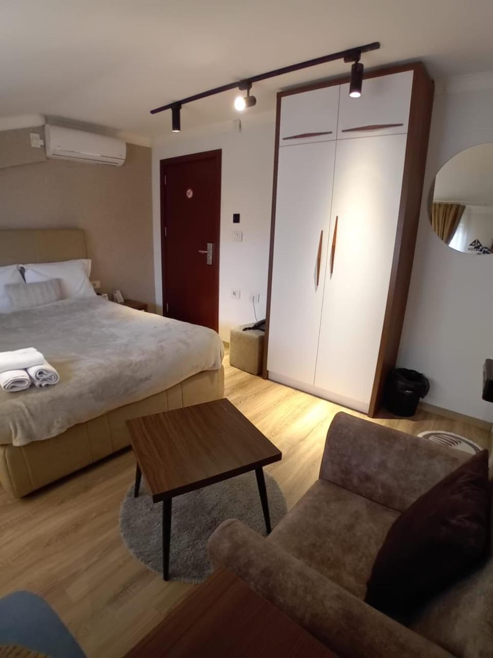 Hotel Driada Gjakova Екстер'єр фото