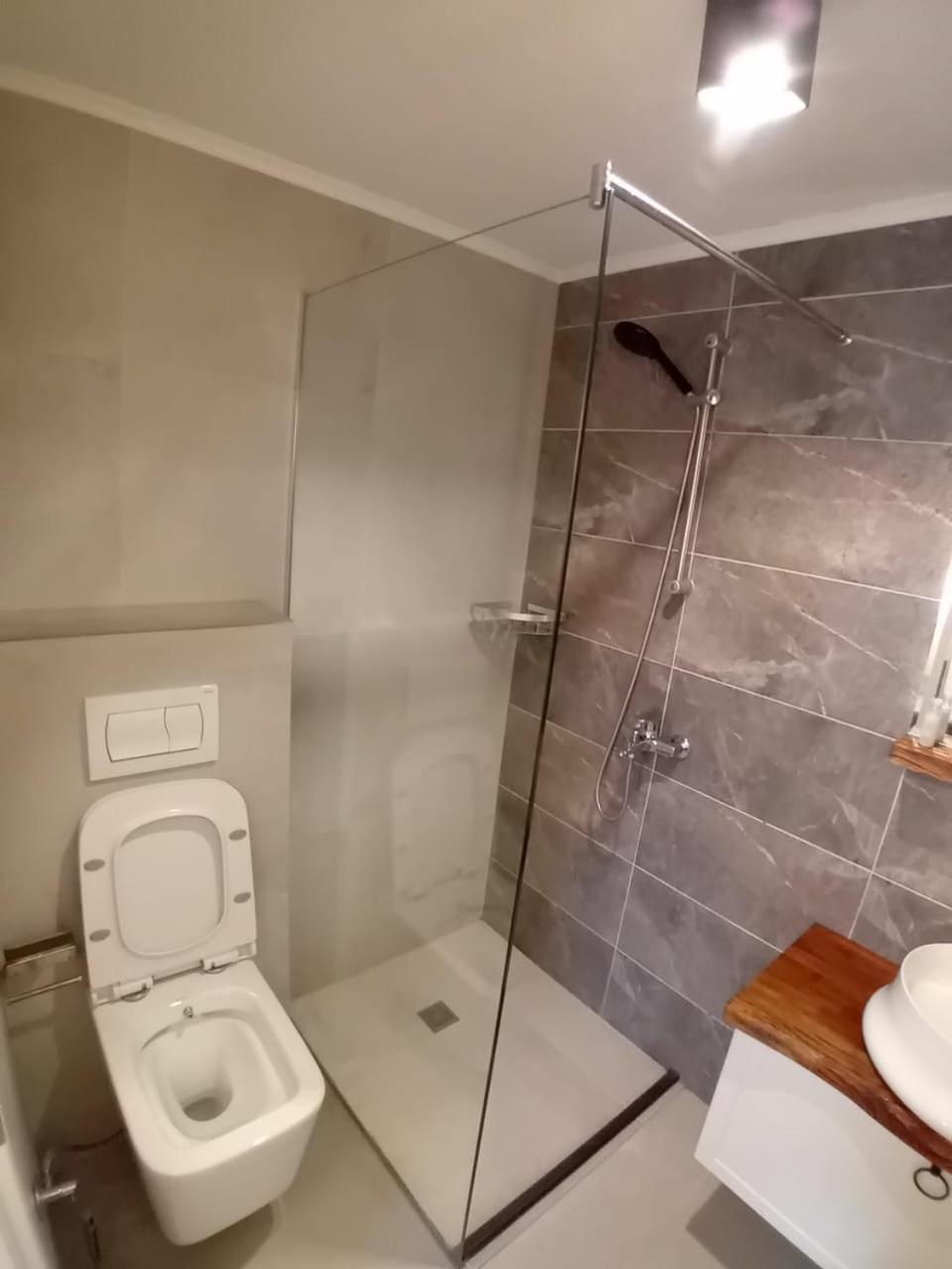 Hotel Driada Gjakova Екстер'єр фото