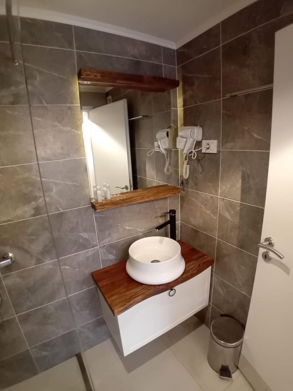 Hotel Driada Gjakova Екстер'єр фото