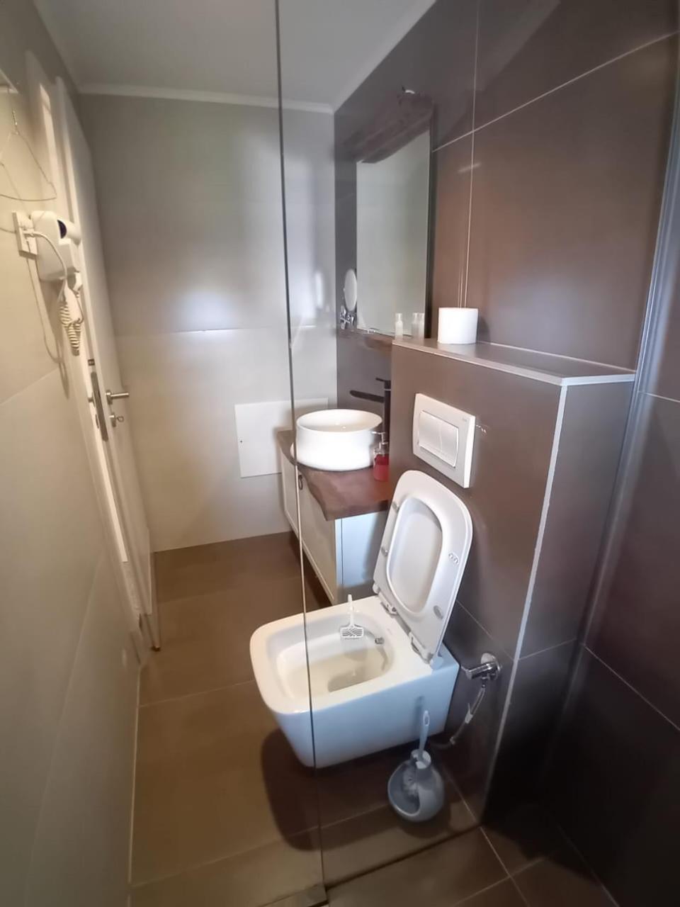 Hotel Driada Gjakova Екстер'єр фото