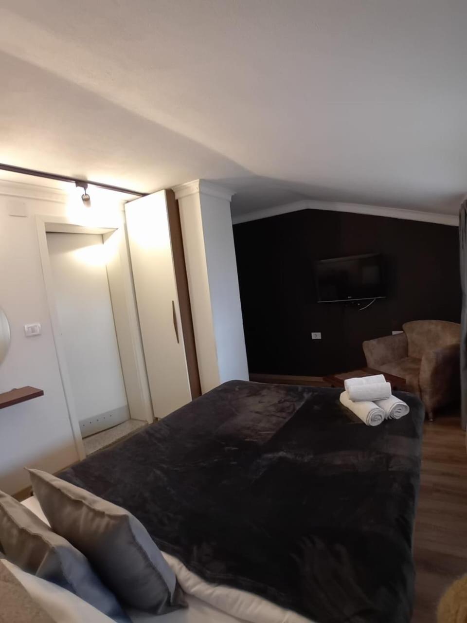 Hotel Driada Gjakova Екстер'єр фото